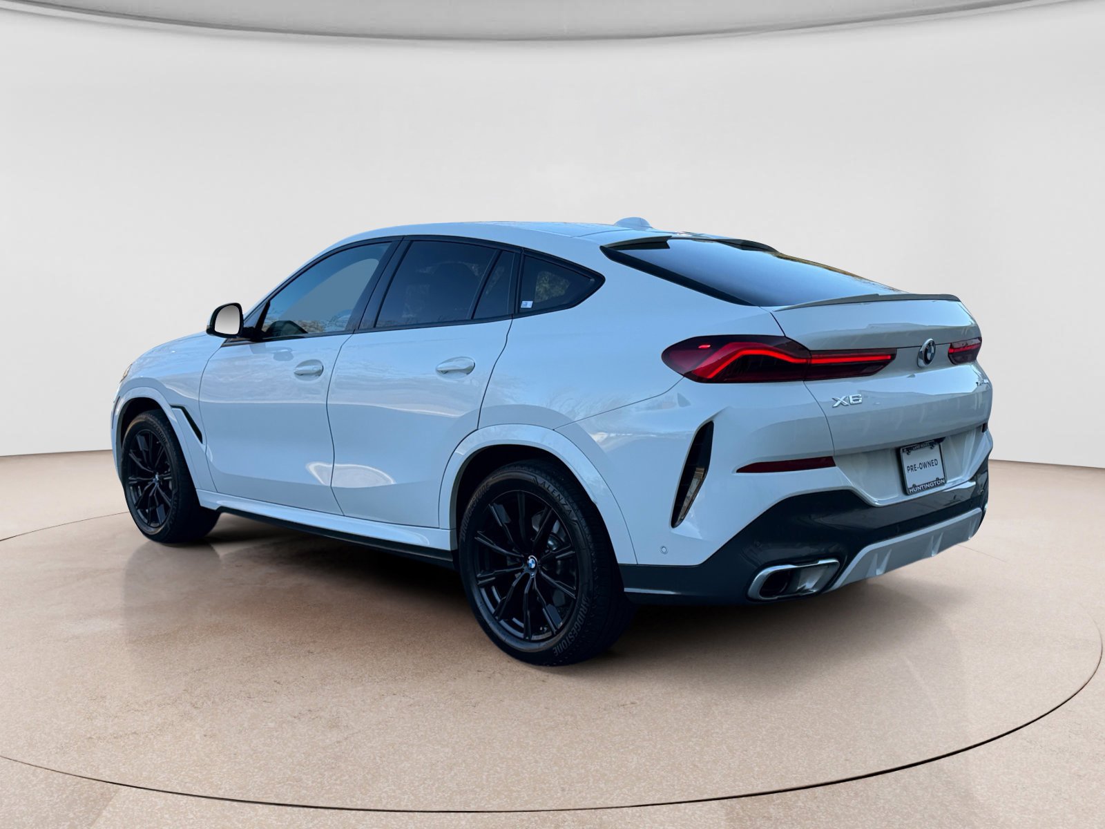 Used 2024 BMW X6 xDrive40i image 3