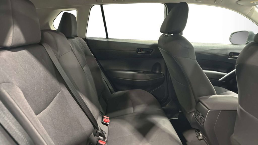 Used 2025 Toyota Corolla Cross LE AWD/4WD image 17