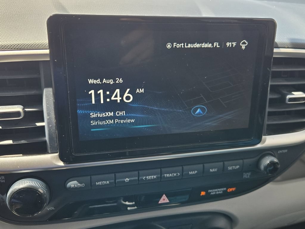 Certified 2025 Hyundai Venue Limited FWD image 18