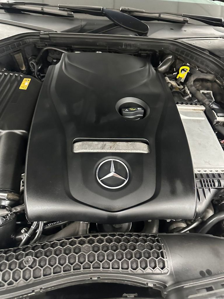 Used 2018 Mercedes-Benz C 300 4MATIC Sedan image 7