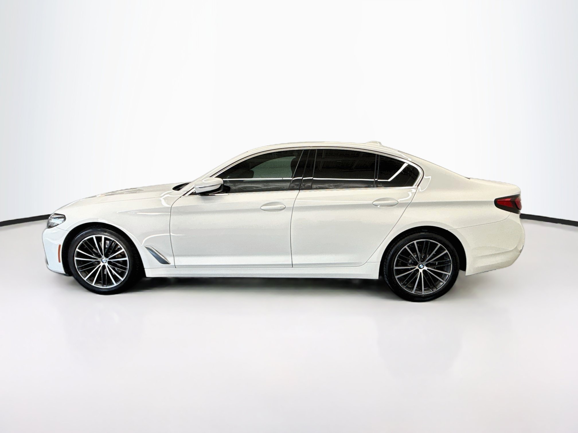 Used 2022 BMW 530i w/ Convenience Package RWD image 4