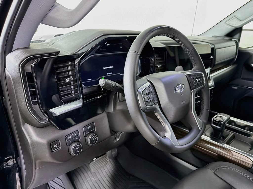 Used 2025 Chevrolet Silverado 1500 LT Trail Boss w/ Convenience Package II AWD/4WD image 10