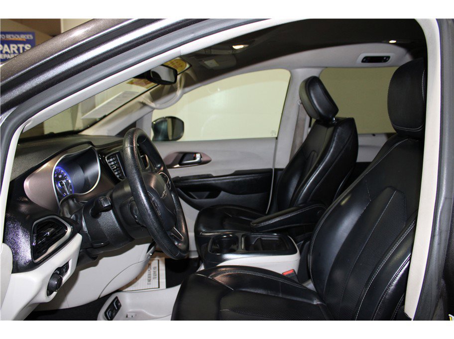 Used 2021 Chrysler Voyager Lxi image 10