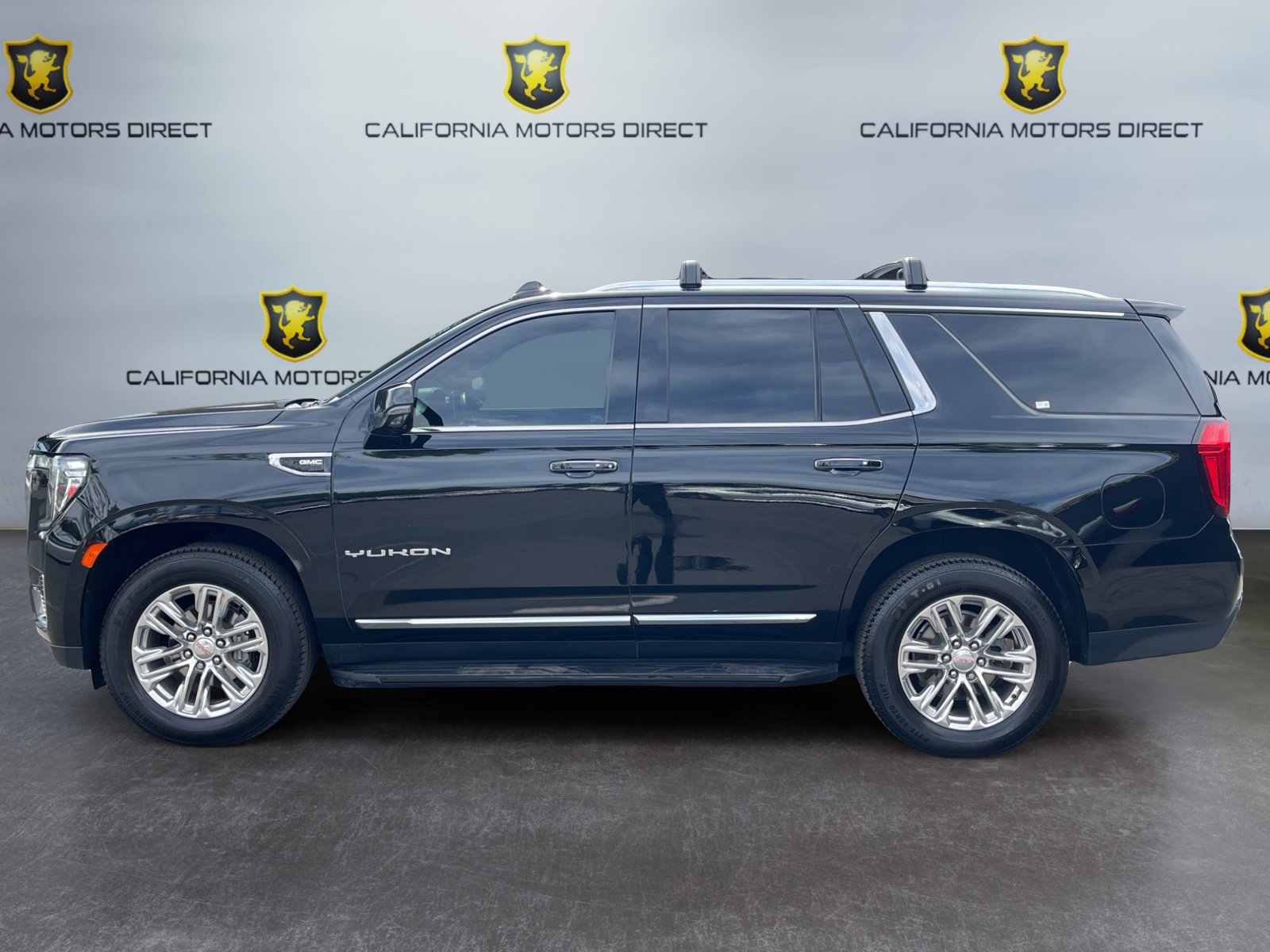 Used 2022 GMC Yukon SLT w/ SLT Premium Package AWD/4WD image 2