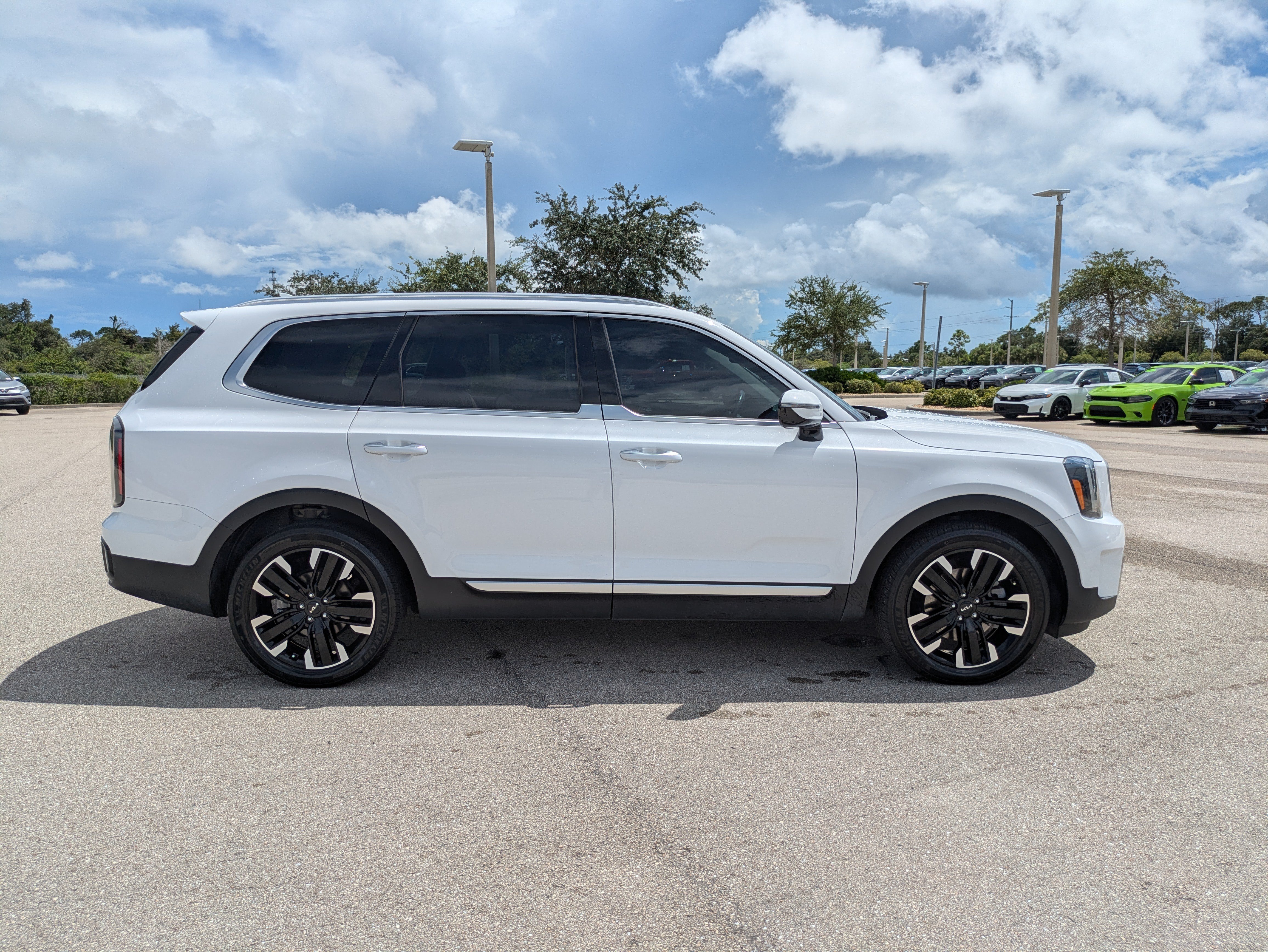 Certified 2023 Kia Telluride SX AWD/4WD image 3