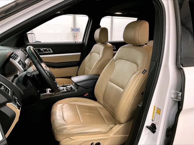 Used 2017 Ford Explorer XLT w/ Equipment Group 202A AWD/4WD image 25
