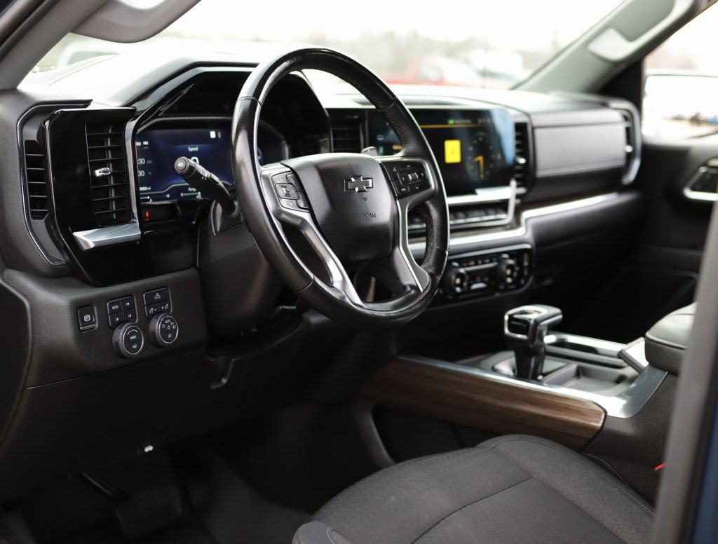 Used 2023 Chevrolet Silverado 1500 RST AWD/4WD image 9