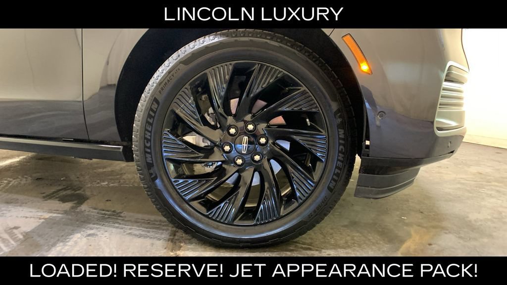 Used 2025 Lincoln Navigator Reserve w/ Jet Appearance Package AWD/4WD image 9