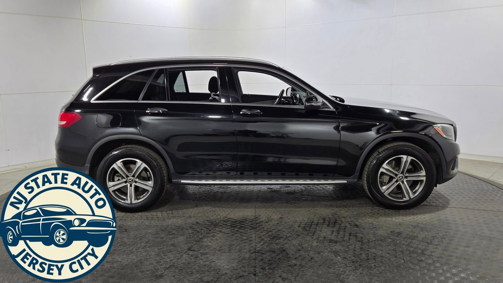 Used 2019 Mercedes-Benz GLC 300 4MATIC w/ Premium Package image 8