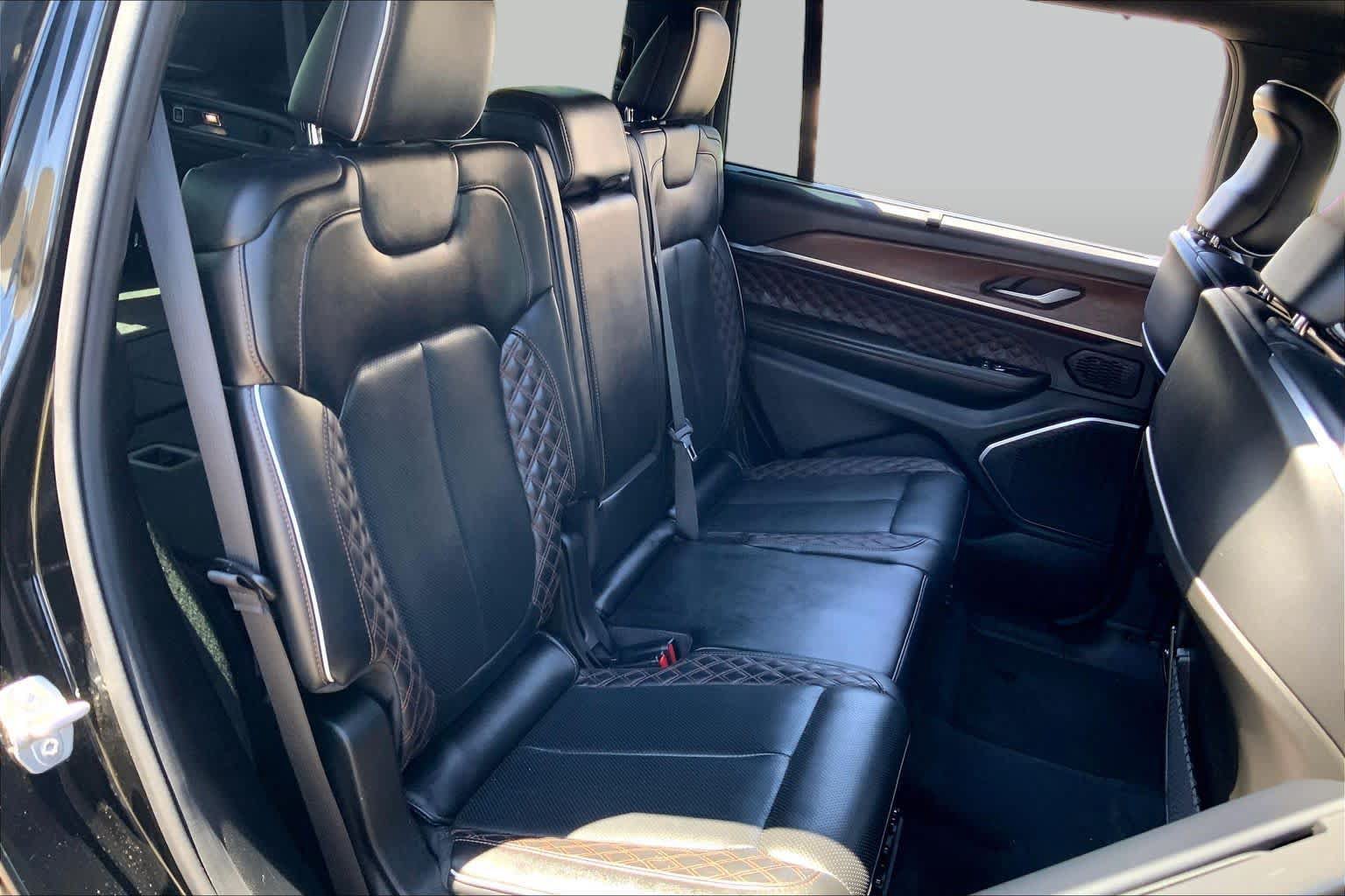 Used 2021 Jeep Grand Cherokee L Summit w/ Luxury Tech Group V AWD/4WD image 19