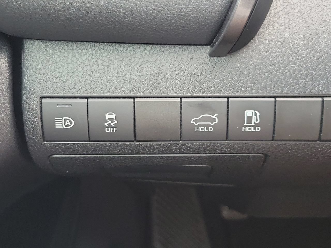 Used 2020 Toyota Camry LE FWD image 25