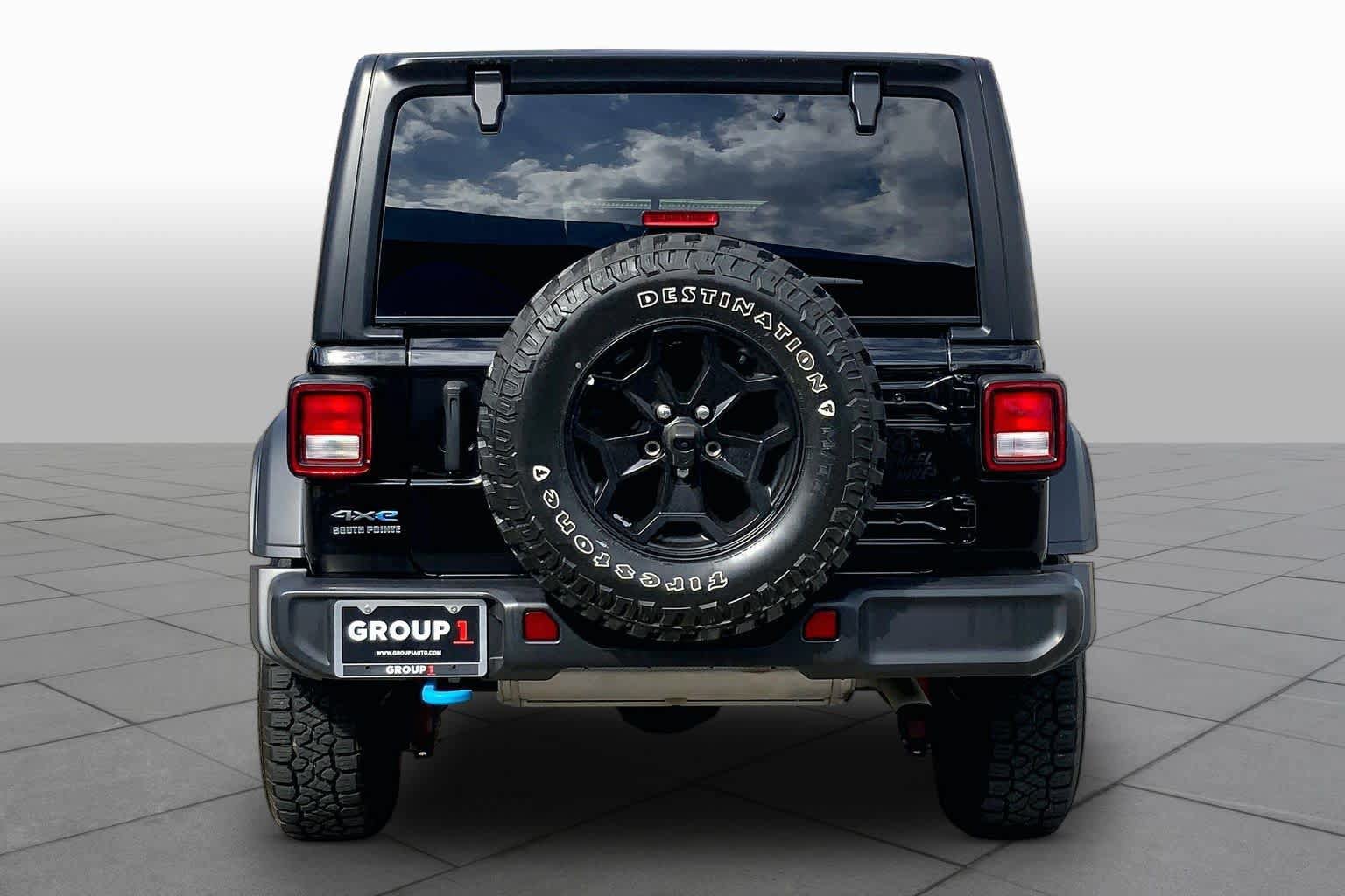 Used 2023 Jeep Wrangler Unlimited w/ Cold Weather Group AWD/4WD image 5