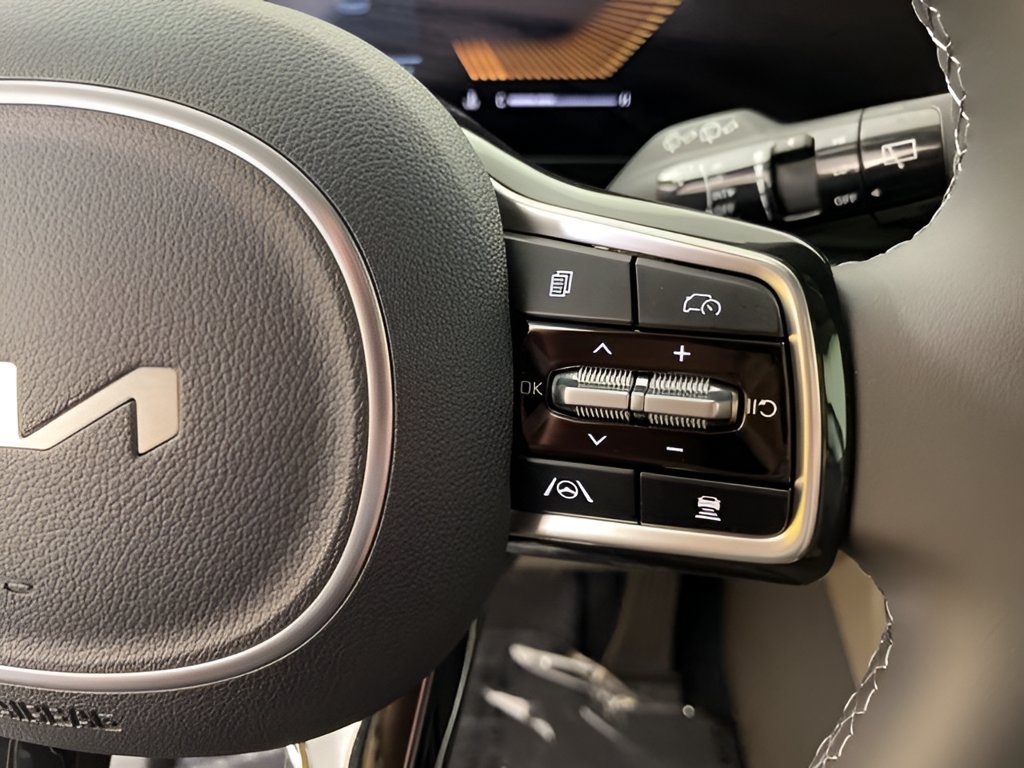 New 2026 Kia Carnival EX FWD image 13