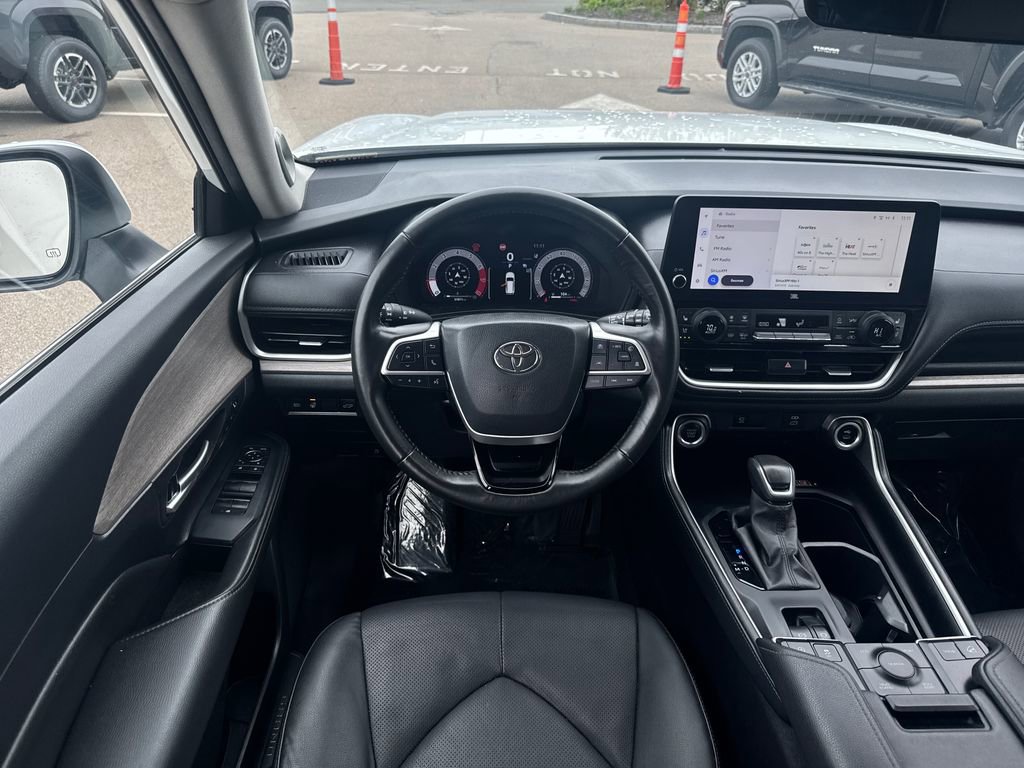 Used 2024 Toyota Grand Highlander AWD image 13
