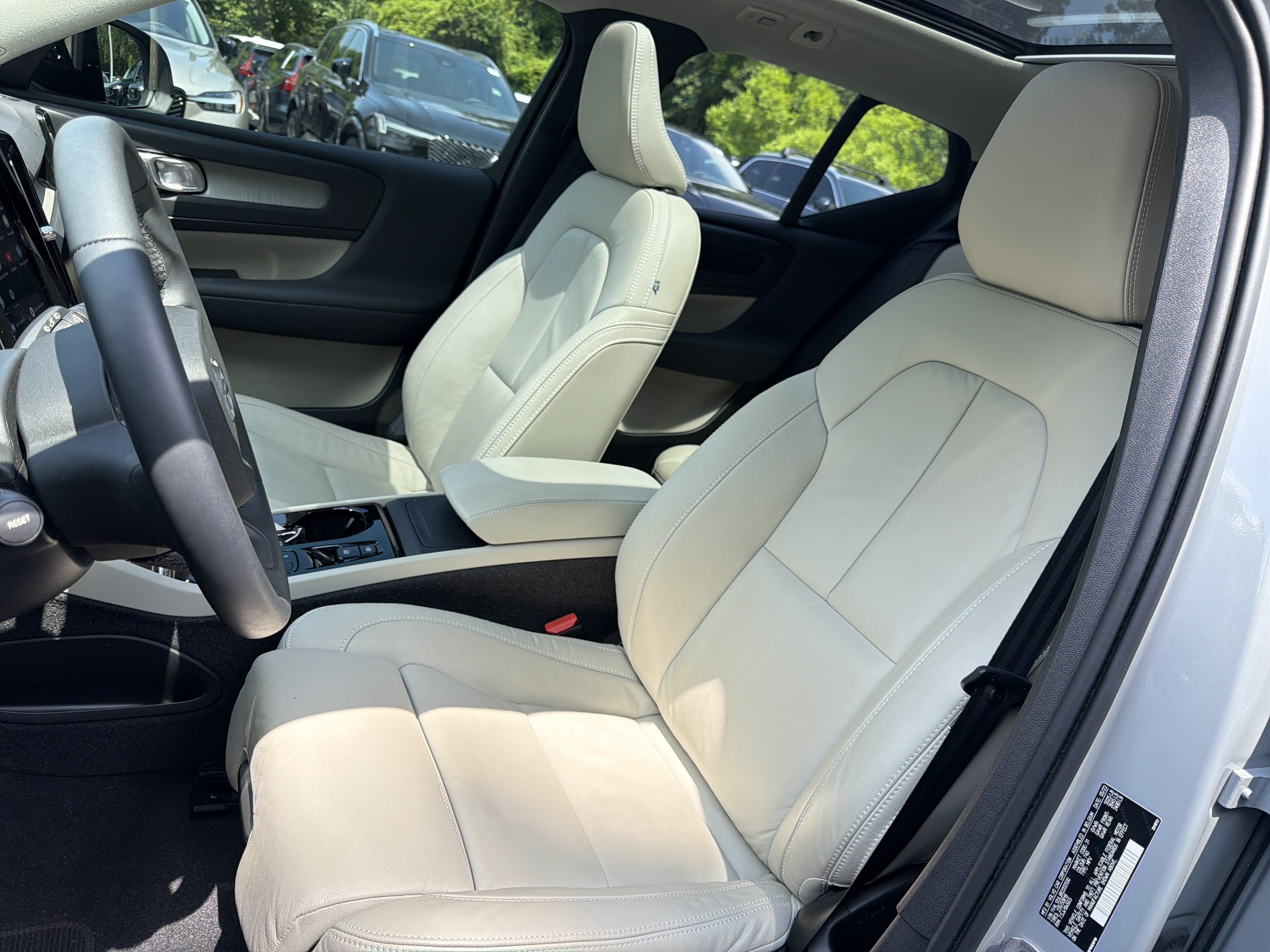Certified 2024 Volvo XC40 B5 Plus AWD/4WD image 16