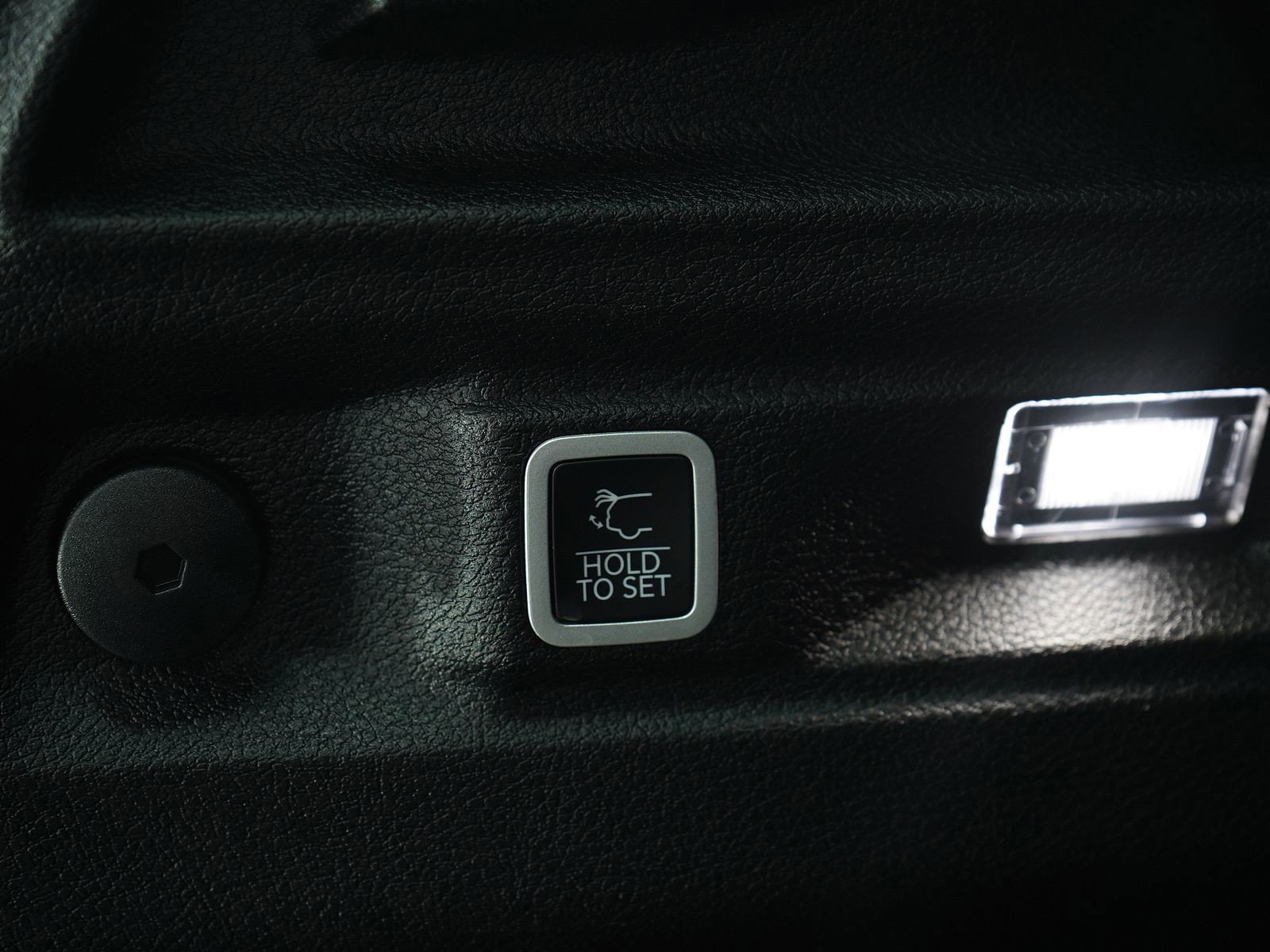 Used 2024 Jeep Grand Cherokee L Altitude AWD/4WD image 12