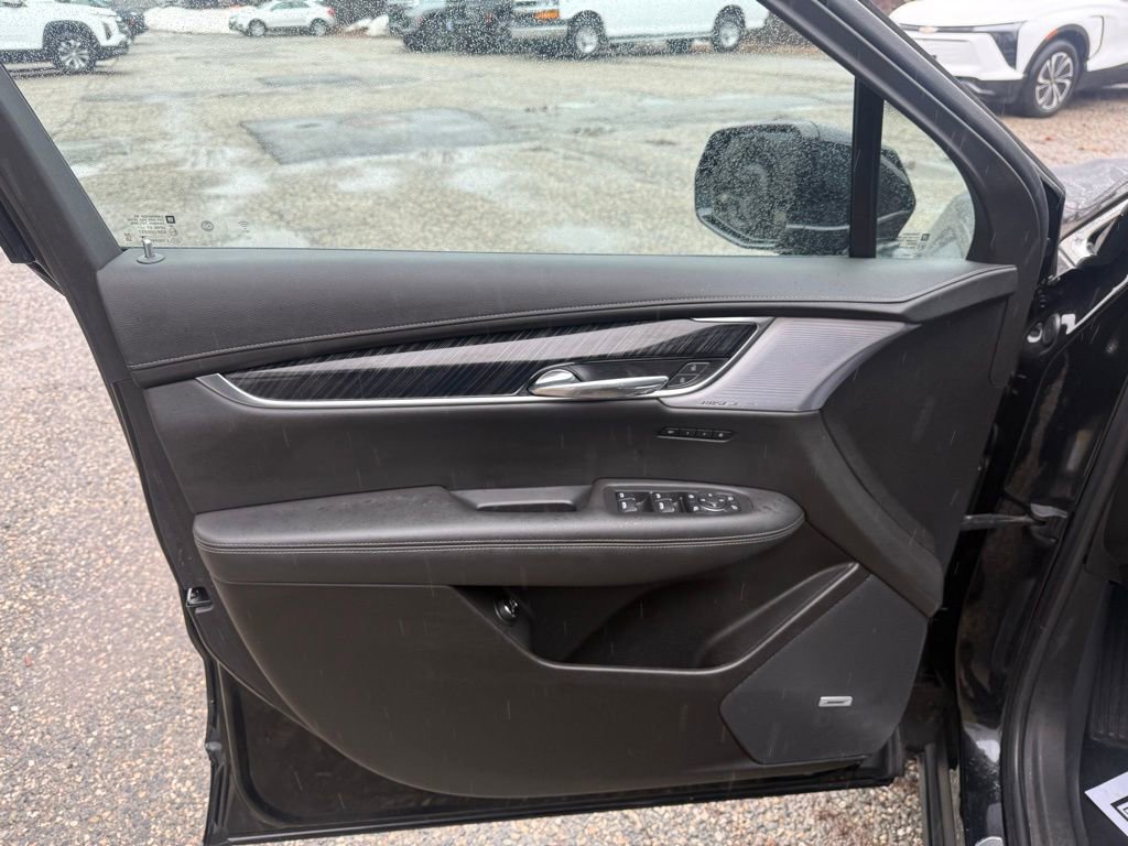 Used 2024 Cadillac XT6 Premium Luxury w/ Technology Package image 10