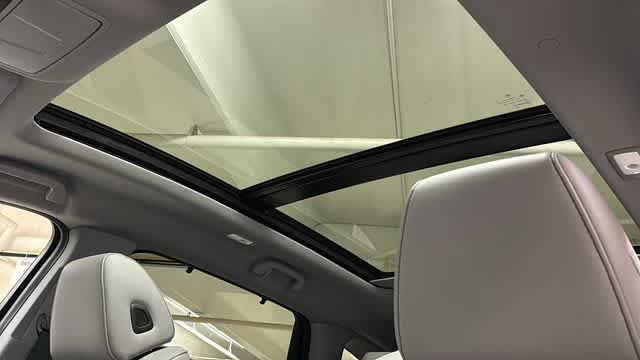 Used 2022 Acura MDX SH-AWD w/ Technology Package image 25