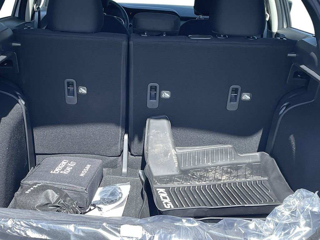 New 2025 Nissan Kicks Play S image 27