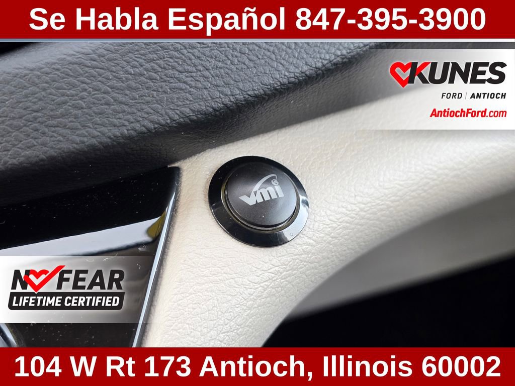 Used 2023 Chrysler Voyager LX image 58