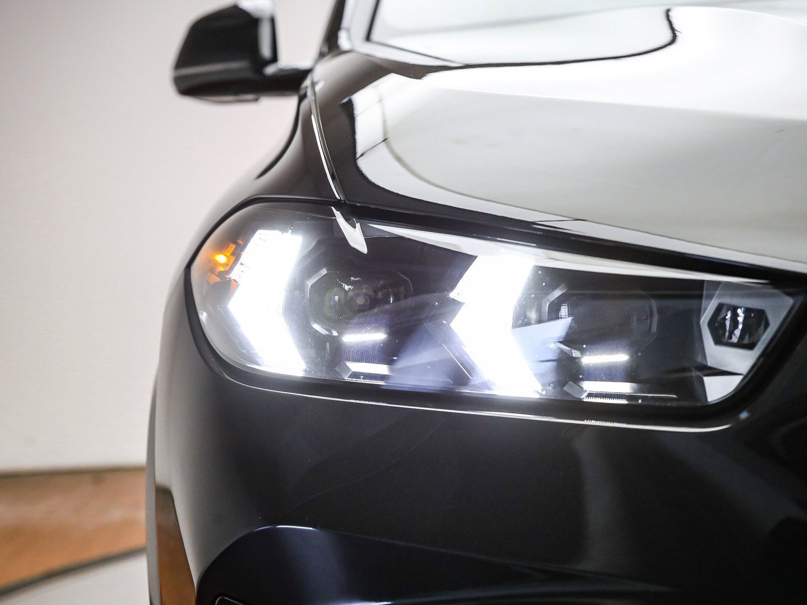 Used 2026 BMW X5 xDrive50e w/ M Sport Package image 5