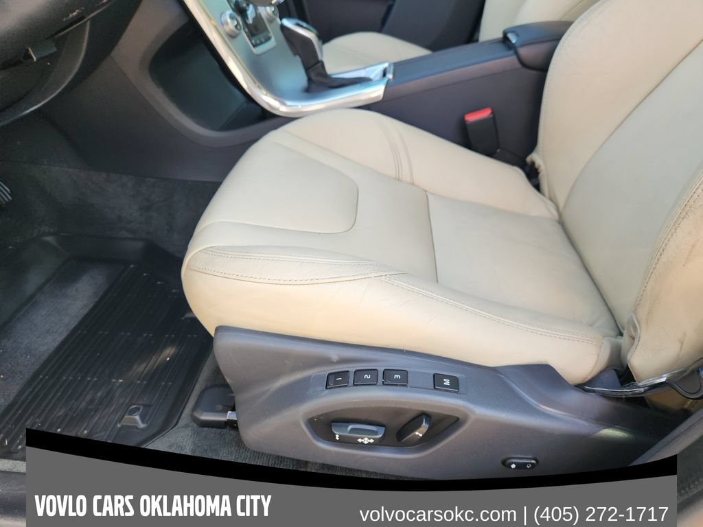 Used 2017 Volvo XC60 T6 Dynamic w/ Preferred Option Package AWD/4WD image 19