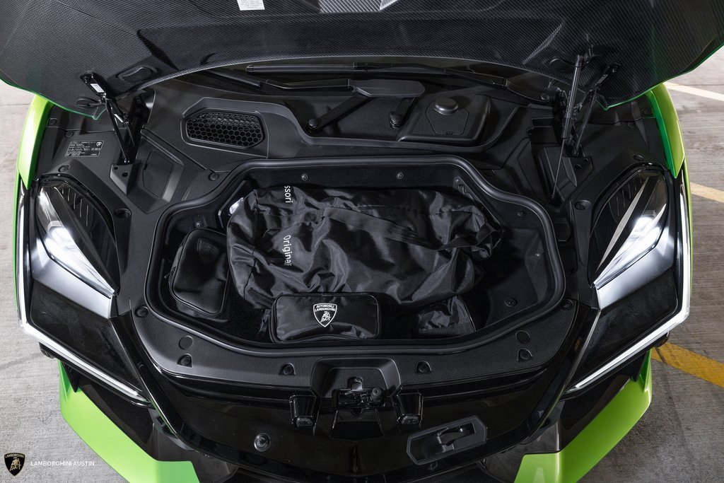 Used 2024 Lamborghini Revuelto image 4