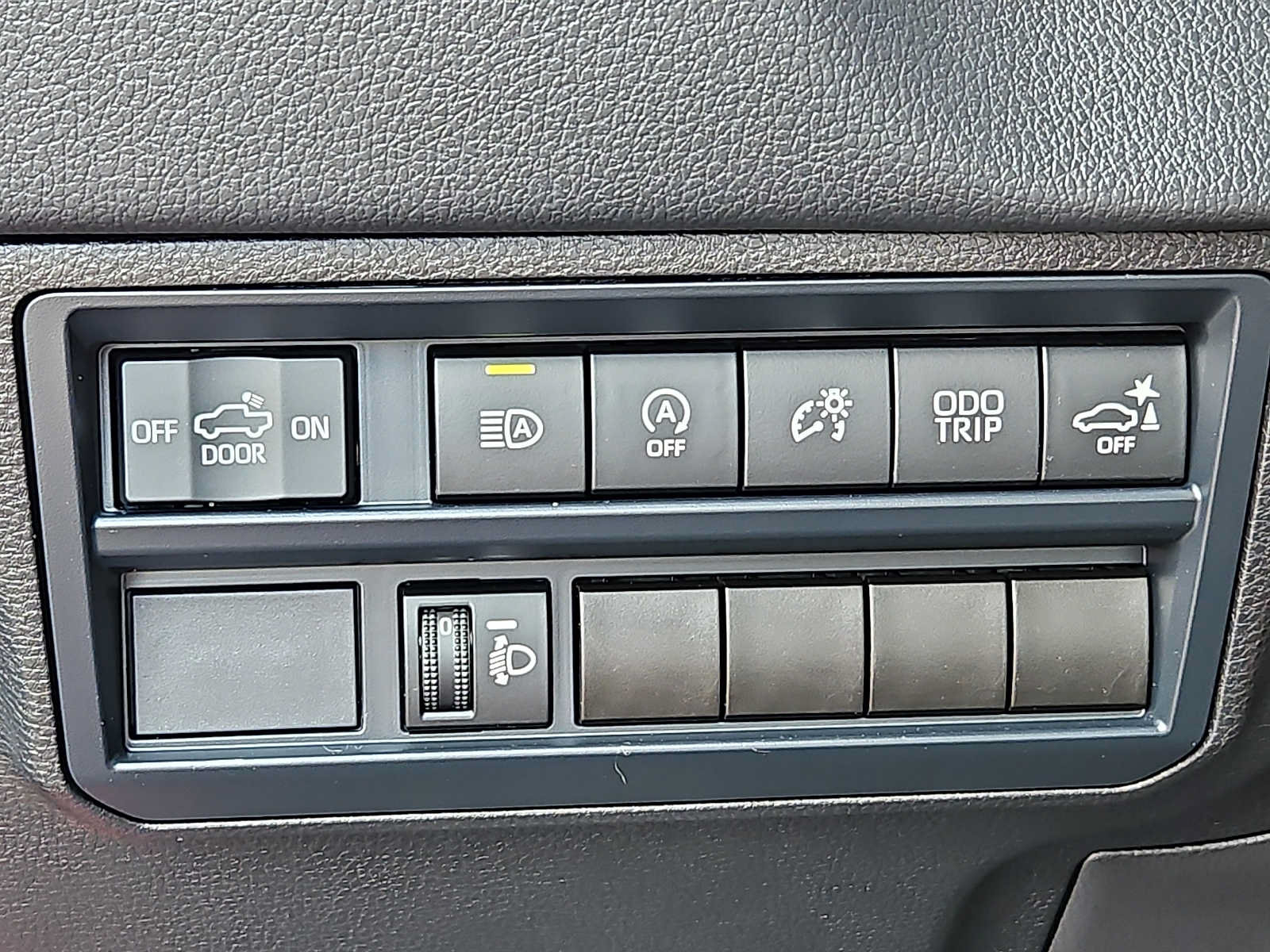 Used 2025 Toyota Tundra Limited AWD/4WD image 24