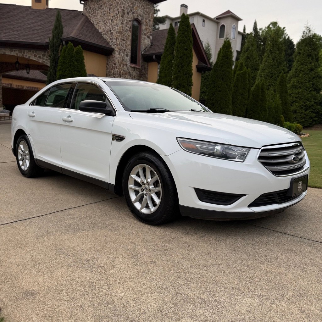 Used 2015 Ford Taurus SE FWD image 3