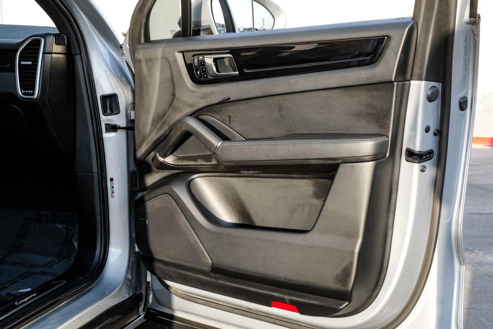 Used 2020 Porsche Cayenne image 41