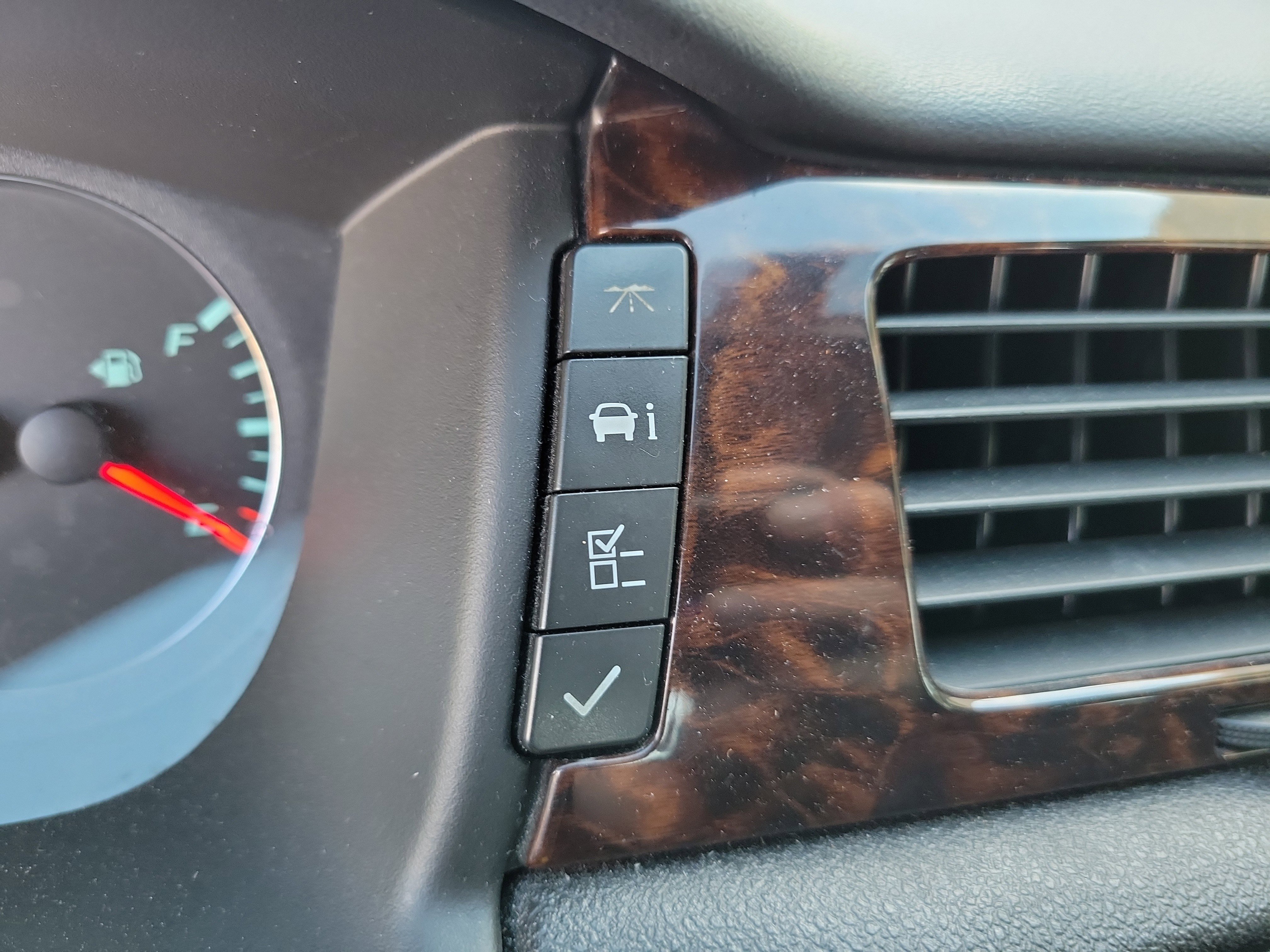 Used 2015 Chevrolet Impala LT w/ LT Sunroof Package FWD image 19