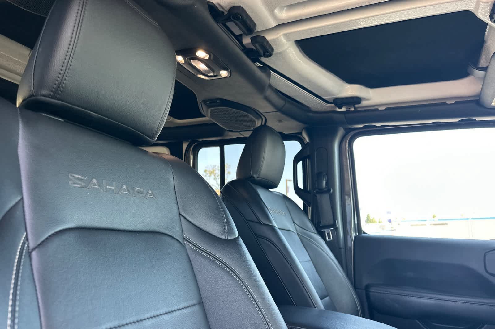 Used 2023 Jeep Wrangler Unlimited Sahara AWD/4WD image 18