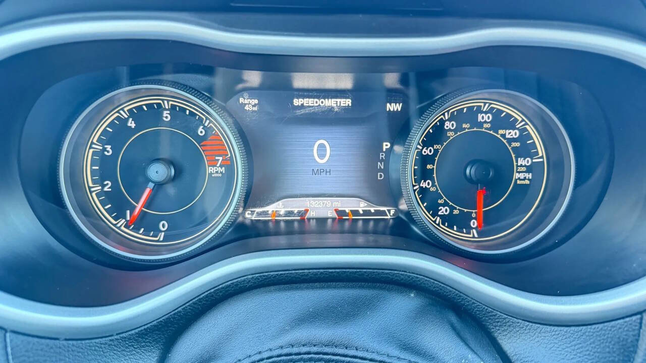 Used 2017 Jeep Cherokee Trailhawk w/ Cold Weather Group image 16