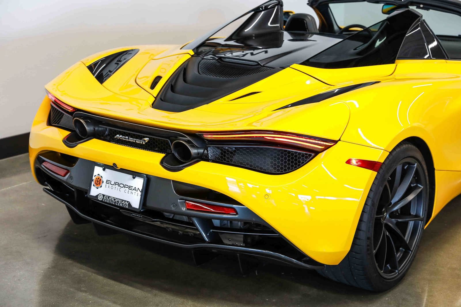Used 2022 McLaren 720S Performance RWD image 27