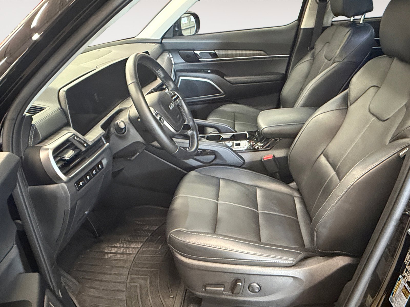 Certified 2024 Kia Telluride EX w/ EX Captain's Chair Package FWD image 23