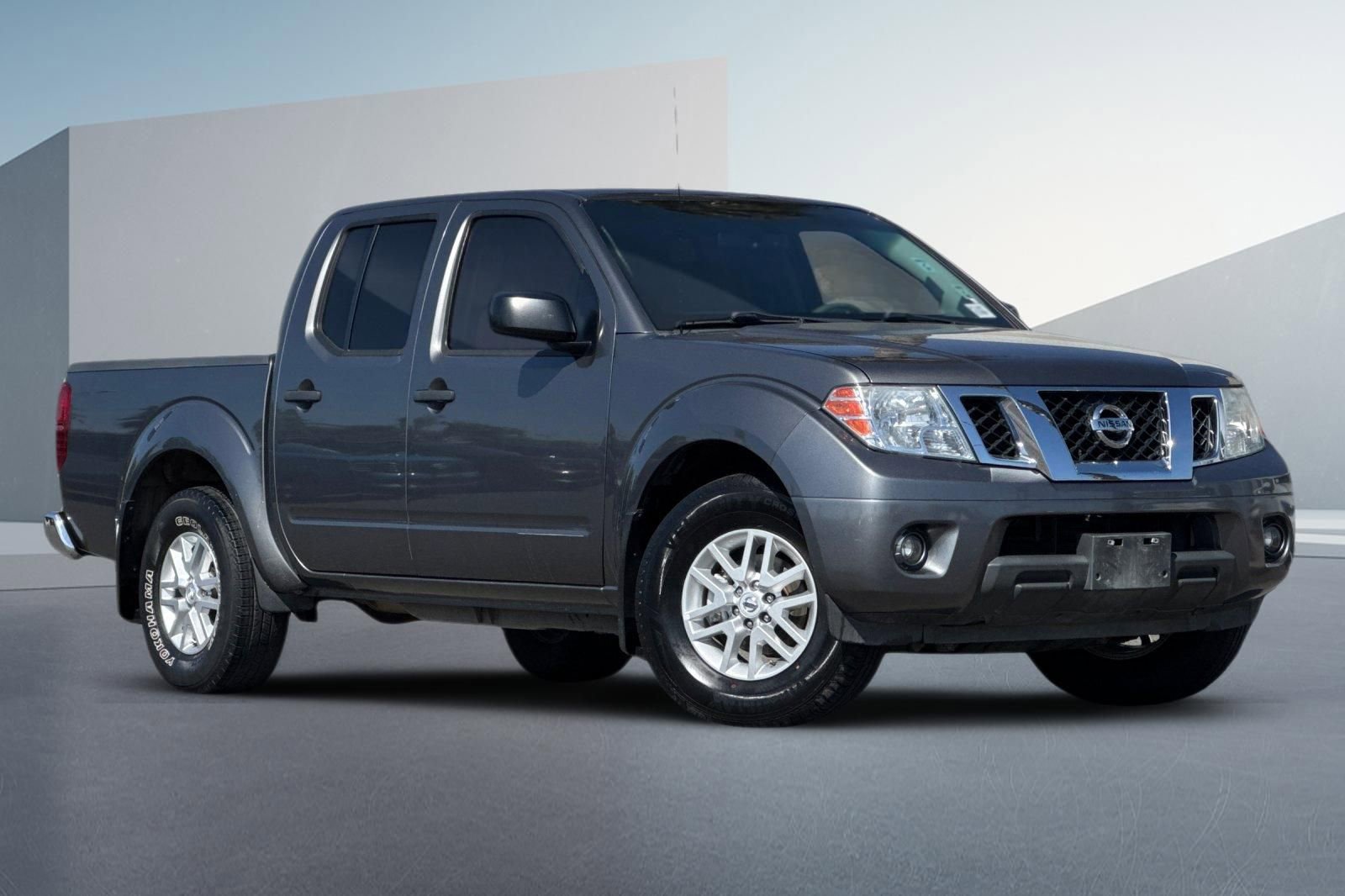 Used 2021 Nissan Frontier SV RWD image 2