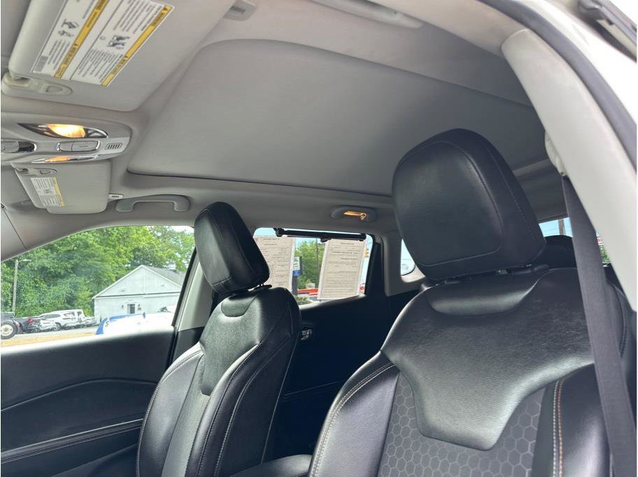 Used 2018 Jeep Compass Latitude w/ Cold Weather Group image 13