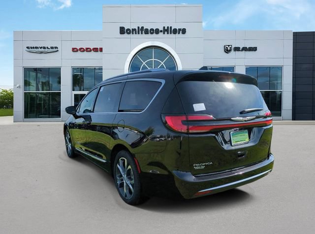 New 2026 Chrysler Pacifica Pinnacle w/ Trailer Tow Group FWD image 3