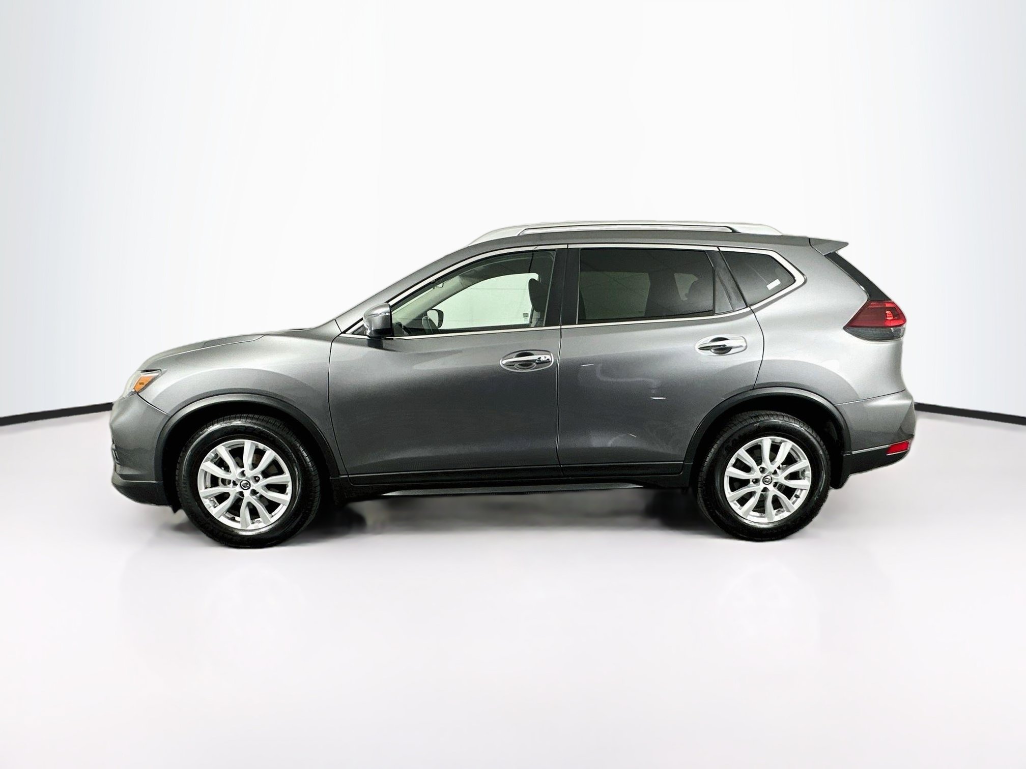 Used 2019 Nissan Rogue SV FWD image 4