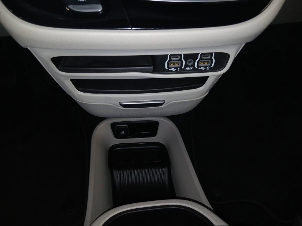 Used 2024 Chrysler Pacifica Touring-L FWD image 21