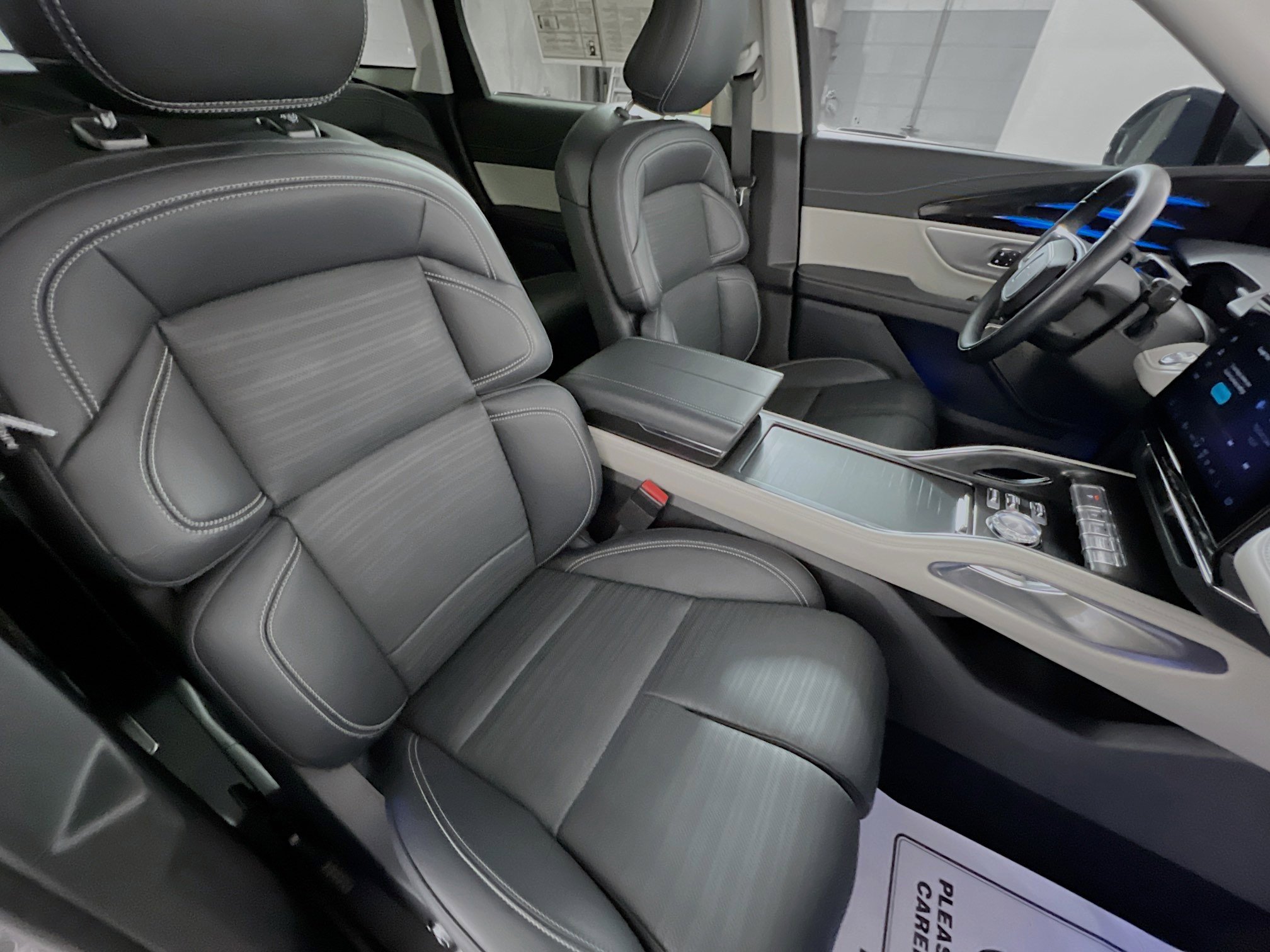 Used 2025 Lincoln Nautilus Reserve AWD/4WD image 31