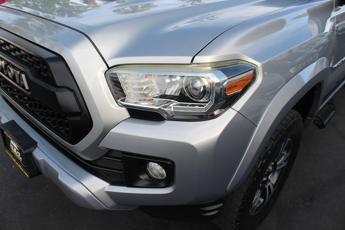 Used 2017 Toyota Tacoma TRD Sport w/ Tow Package RWD image 10