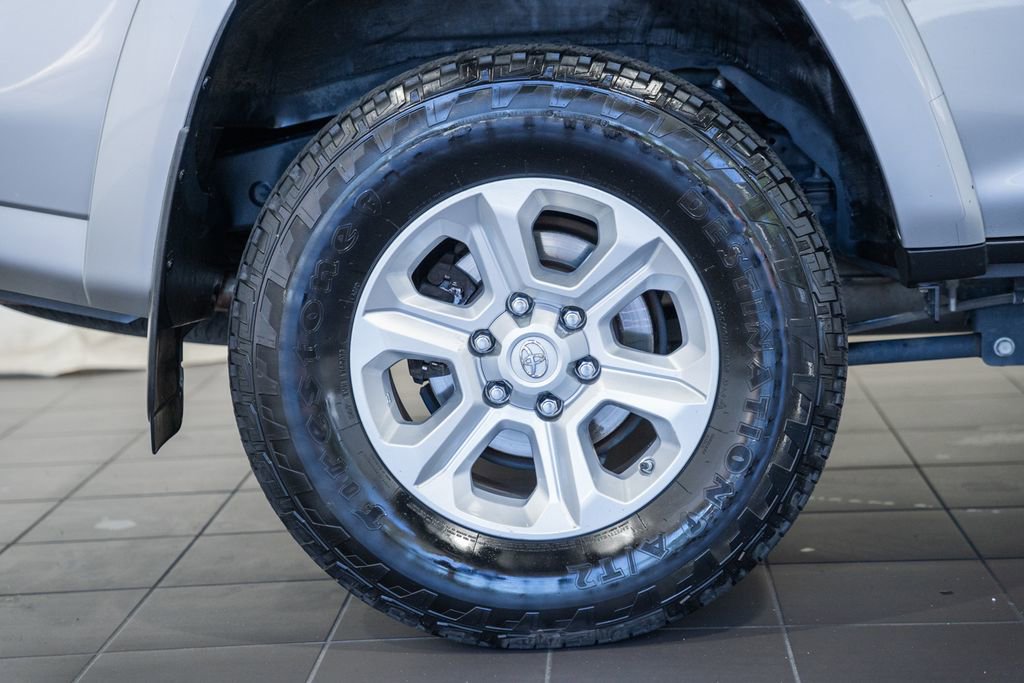 Used 2020 Toyota 4Runner SR5 Premium w/ Moonroof Package AWD/4WD image 17