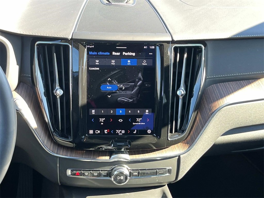 Used 2023 Volvo XC60 B5 Ultimate image 16