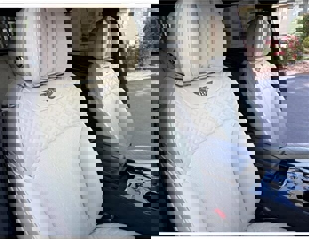 Used 2018 Bentley Bentayga Onyx Edition image 15