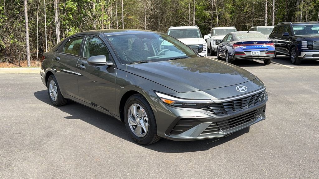 New 2026 Hyundai Elantra SE image 3