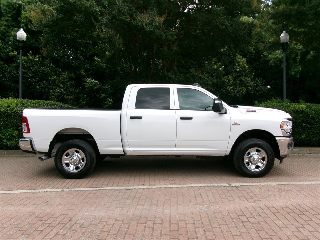 Used 2024 RAM 2500 Tradesman w/ Chrome Appearance Group AWD/4WD image 4