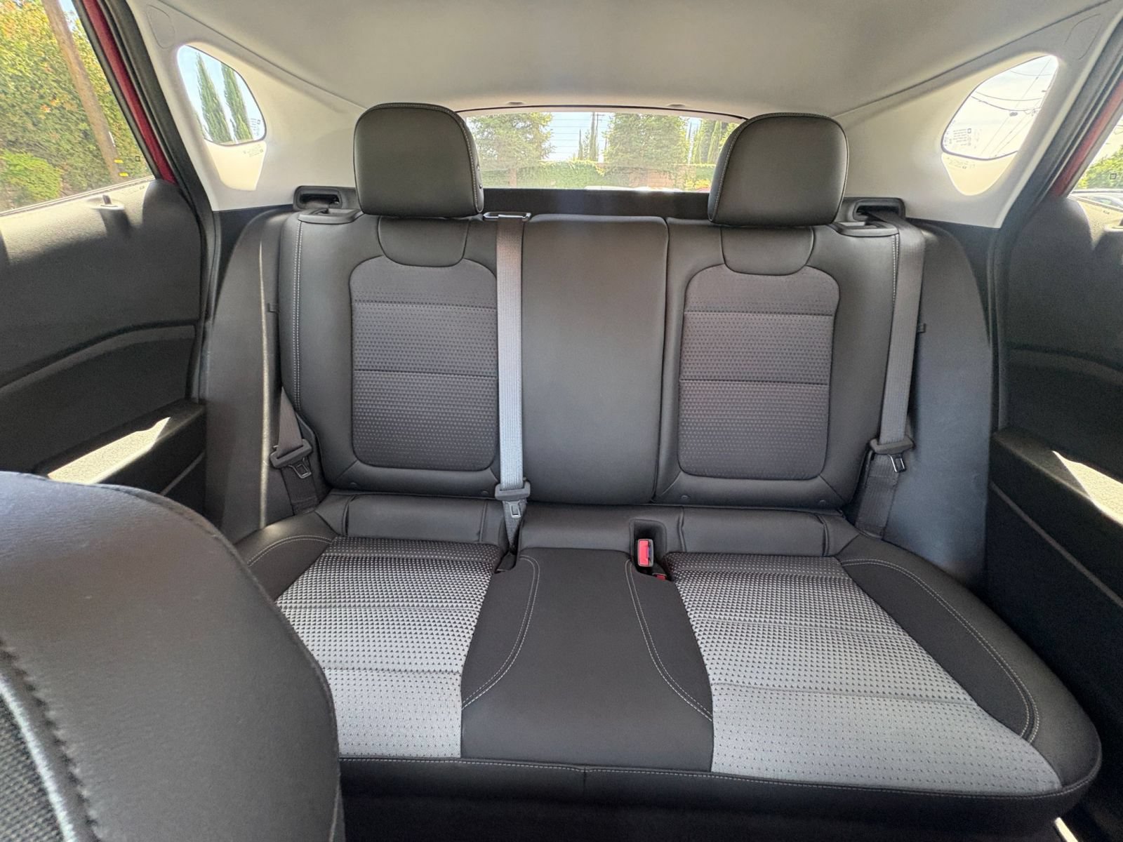 Used 2025 Chevrolet Trax LT FWD image 37