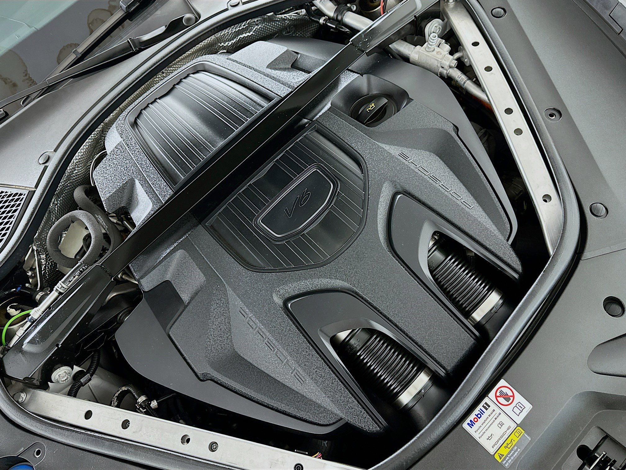 Used 2023 Porsche Panamera 4 Platinum Edition image 32