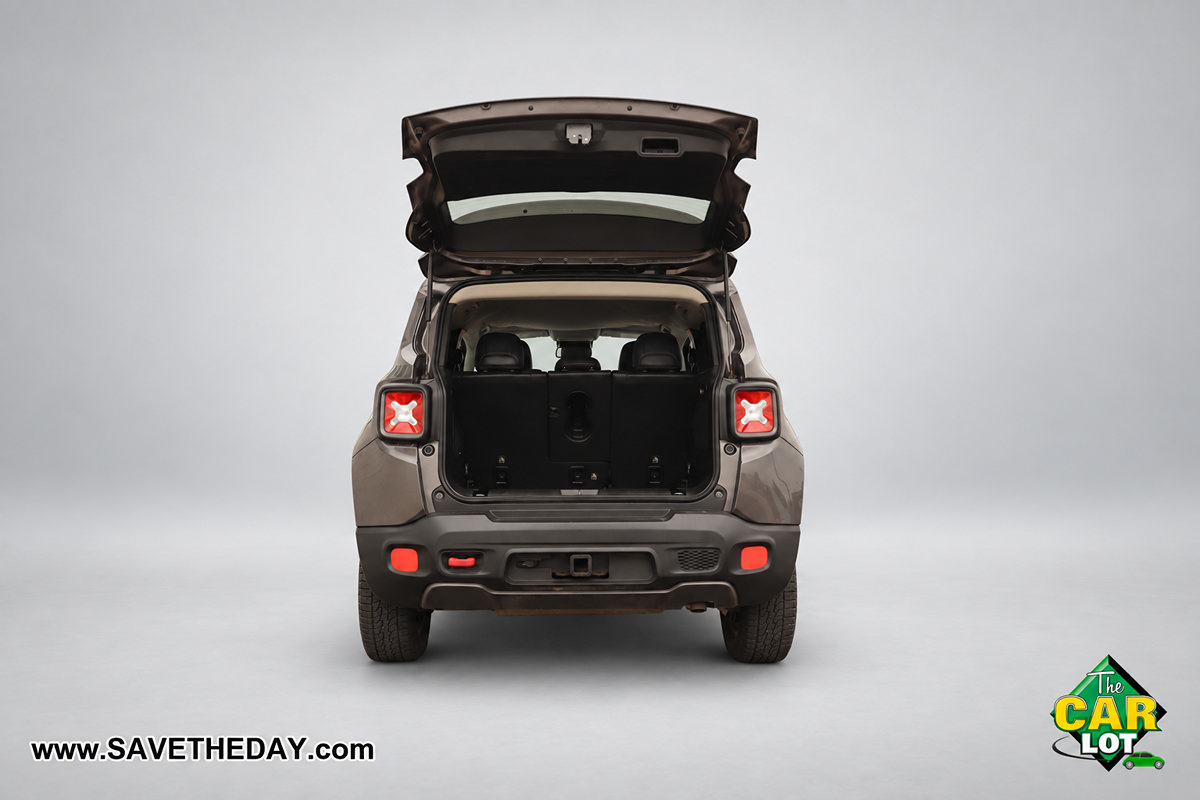Used 2018 Jeep Renegade Trailhawk AWD/4WD image 12
